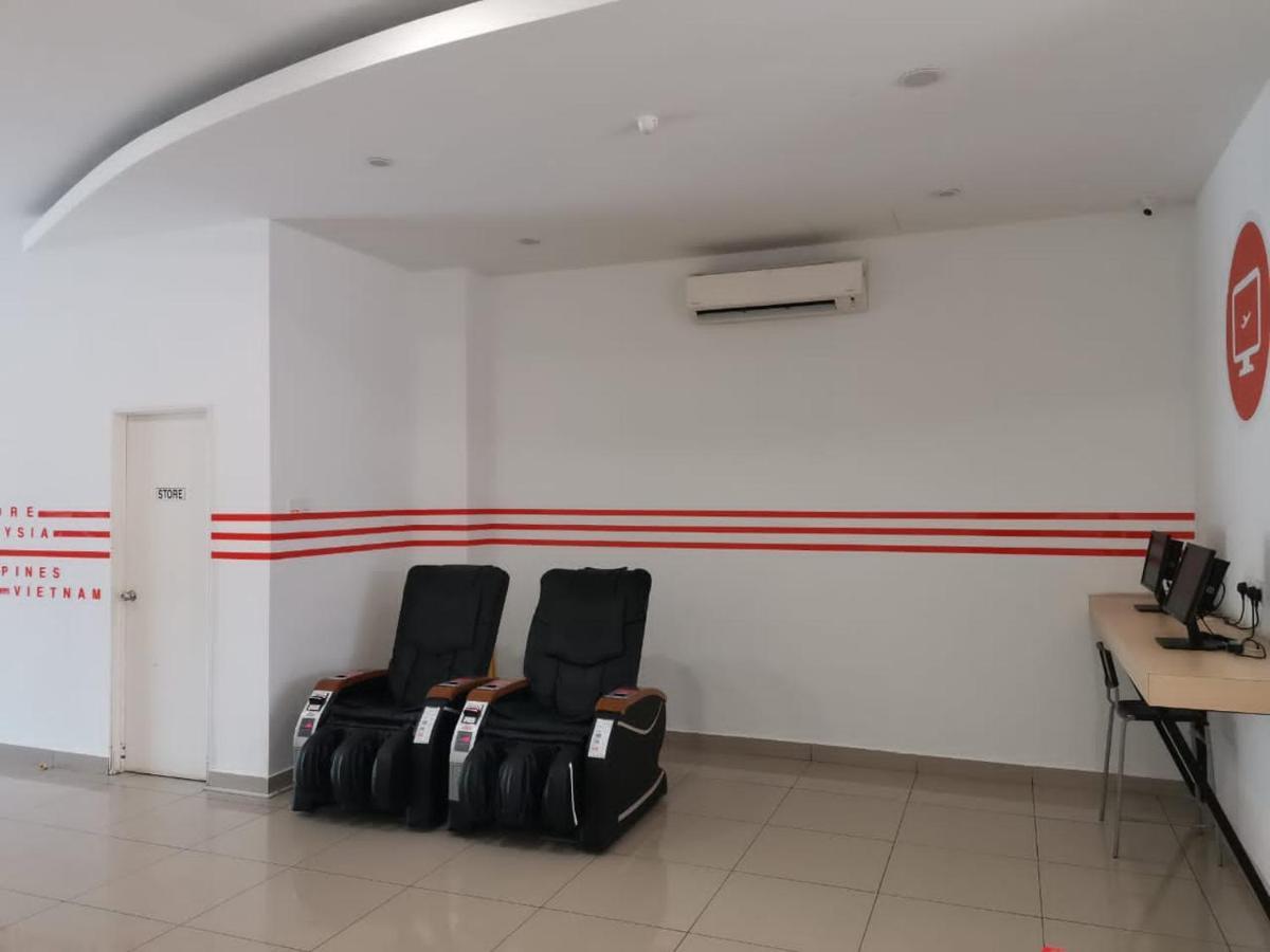 1 Orange Hotel Klia & Klia2 Сепанг Екстериор снимка