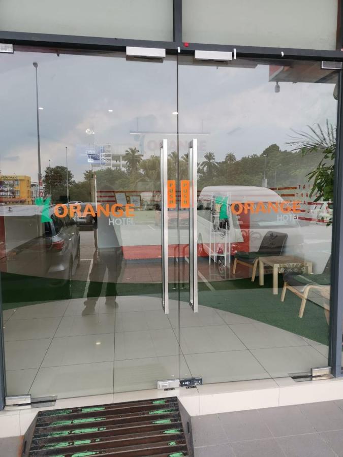 1 Orange Hotel Klia & Klia2 Сепанг Екстериор снимка