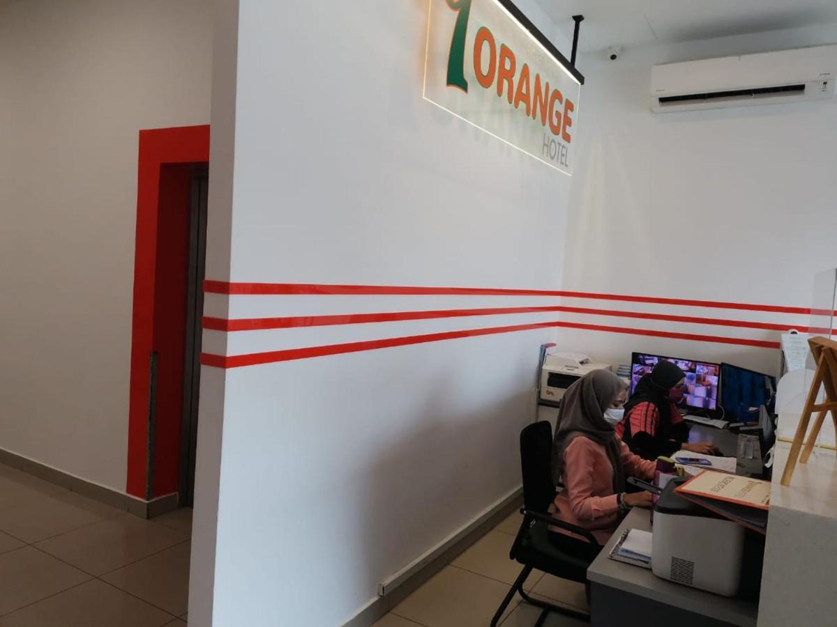 1 Orange Hotel Klia & Klia2 Сепанг Екстериор снимка