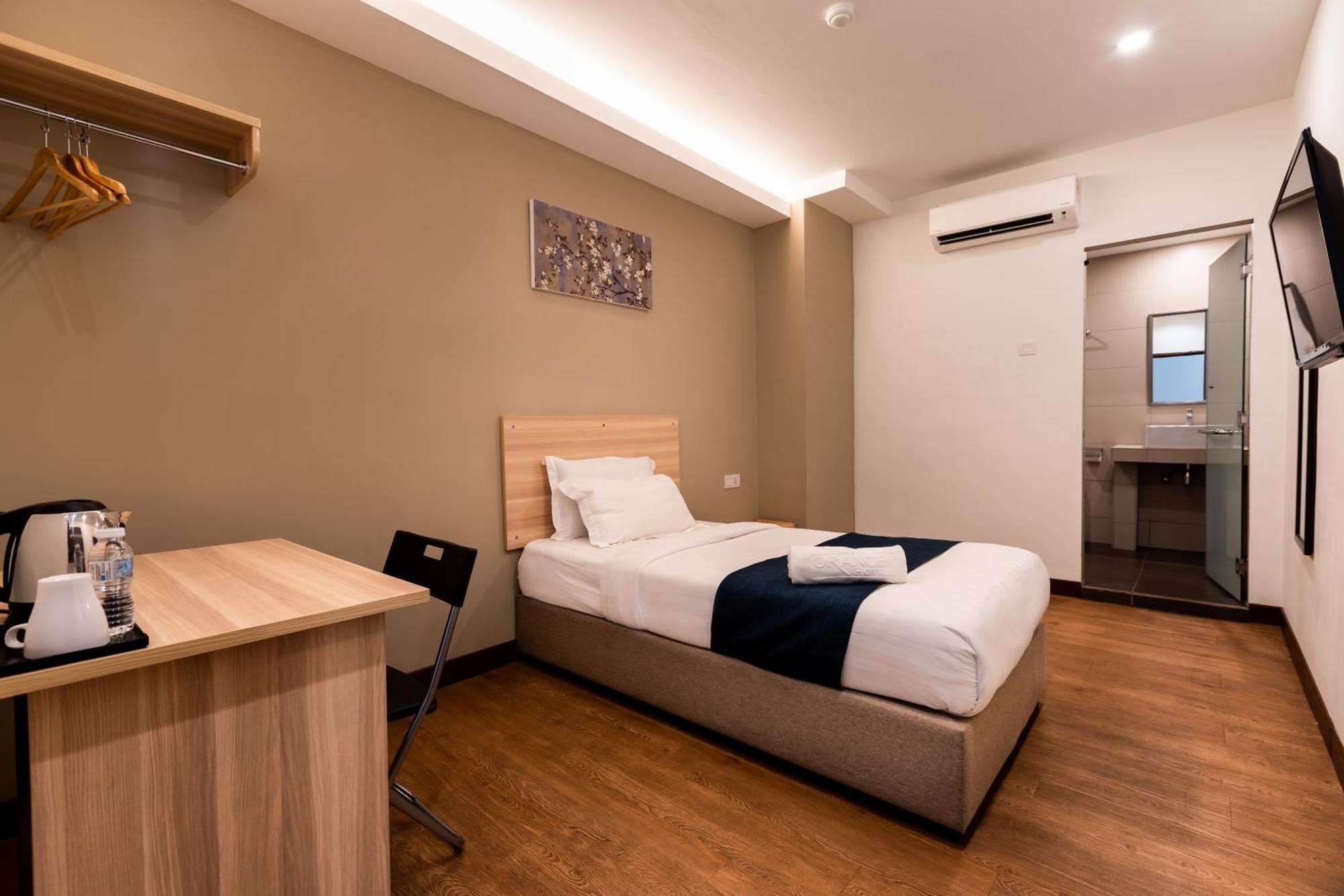 1 Orange Hotel Klia & Klia2 Сепанг Екстериор снимка