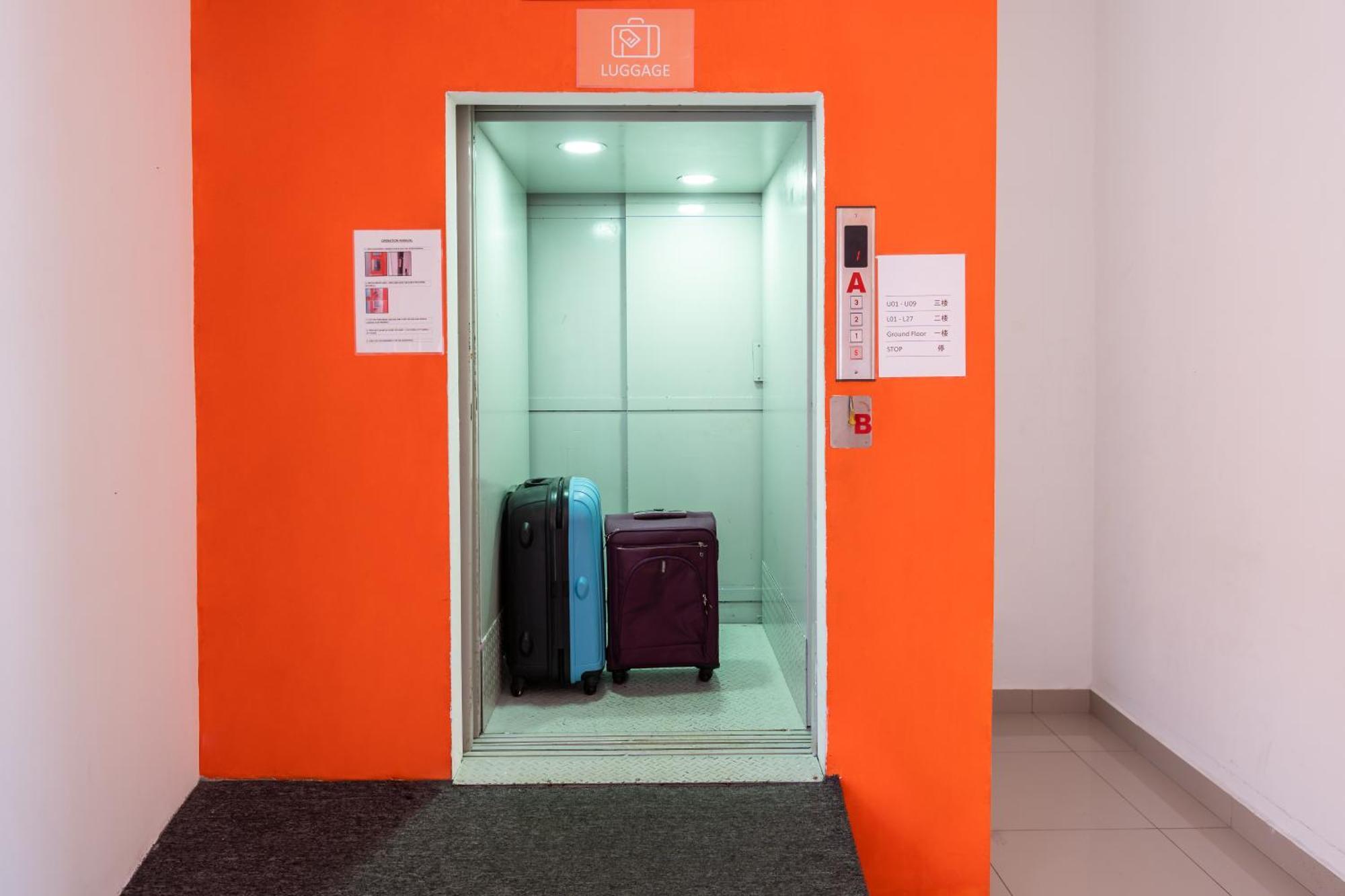 1 Orange Hotel Klia & Klia2 Сепанг Екстериор снимка