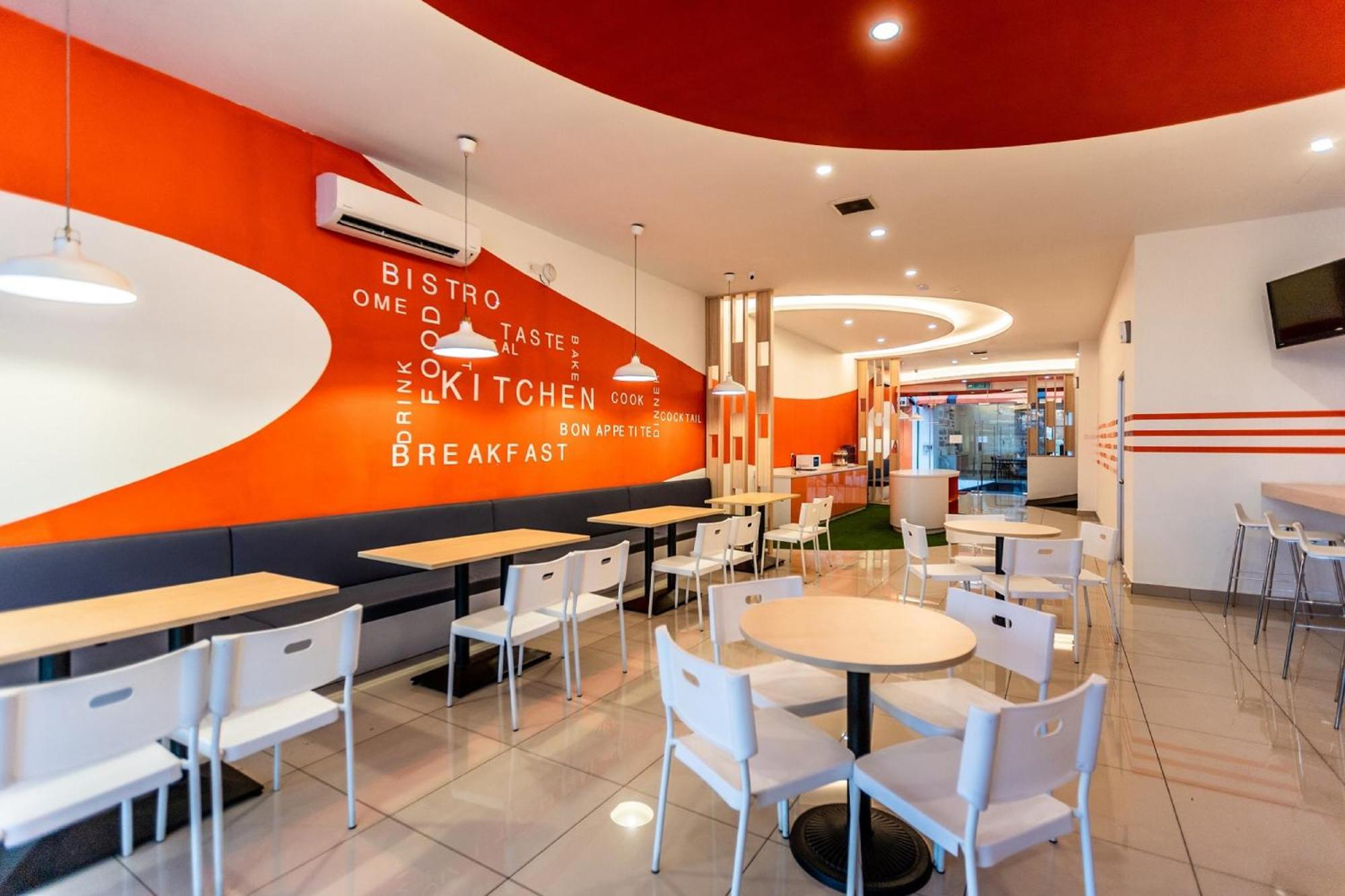 1 Orange Hotel Klia & Klia2 Сепанг Екстериор снимка
