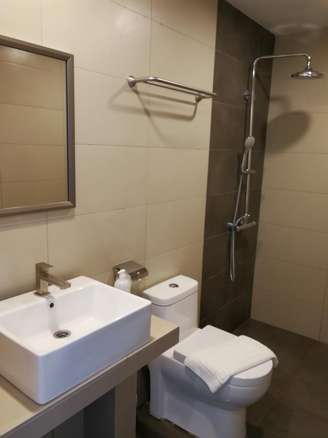 1 Orange Hotel Klia & Klia2 Сепанг Екстериор снимка