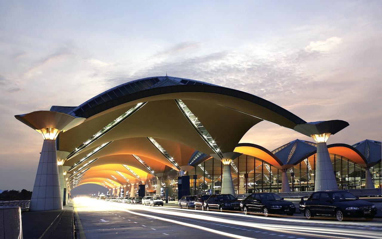 1 Orange Hotel Klia & Klia2 Сепанг Екстериор снимка